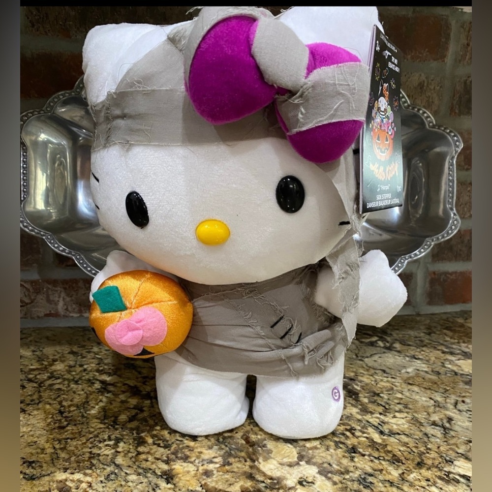 Hello Kitty Mummy Halloween Pumpkin Side Stepper Brand new!  Adorable!